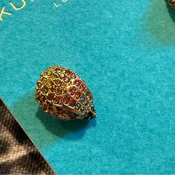 Kurt Geiger Gold Embellished Small Eagle Head Earrings NWT - Picture 8 of 8